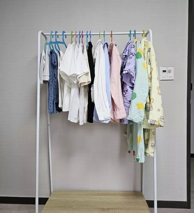 [네이버브랜드스토어 리뷰] 초5 여자아이 방에 옷장이 있긴 하지만 문열고 닫고 귀찮아하고 정리못하고 자꾸 쑤셔 