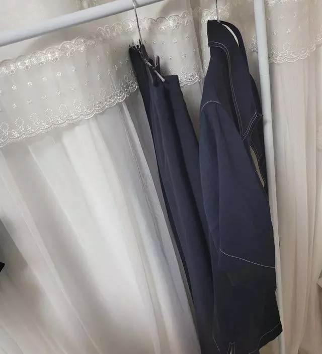 [네이버브랜드스토어 리뷰] 튼튼하진 않아요 가벼운거 걸기 괜찮네요