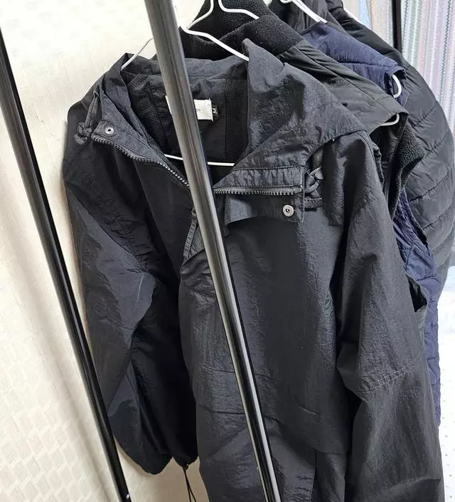 [네이버브랜드스토어 리뷰] 나사 2개가 헛돌긴 하지만 쓰는데는 지장 없어 씁니다