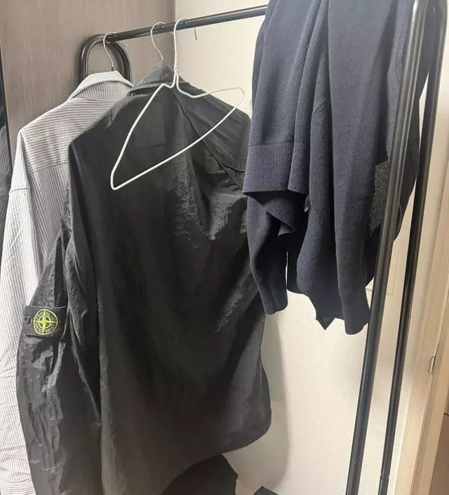 [네이버브랜드스토어 리뷰] 당일 입은 옷 걸기 위해서 구매했는데 적당한가격에 잘삿어요 조립편하고 다 좋은데 마