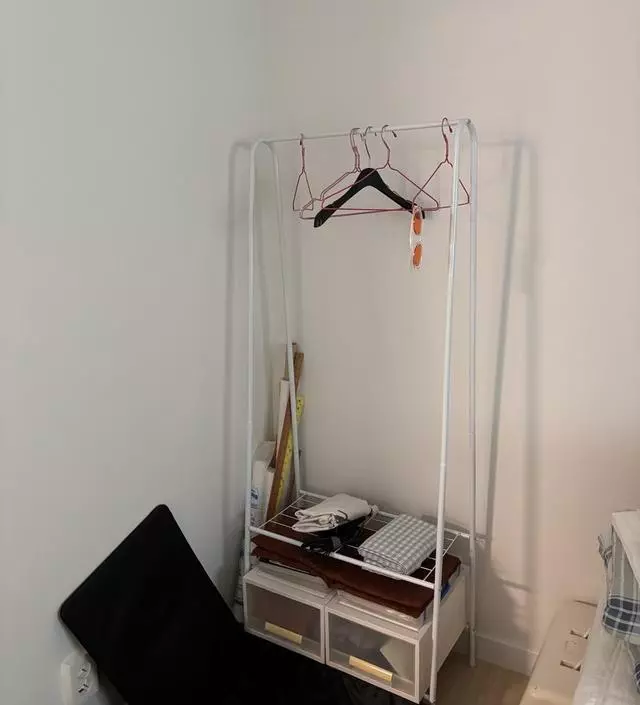 [네이버브랜드스토어 리뷰] 깔끔하고 부피가 크지 않아 방 한쪽에 놓으니 너무 좋네요^^