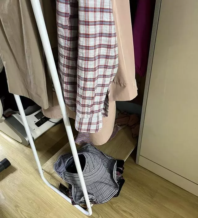 [네이버브랜드스토어 리뷰] 거실에 일상복 걸어두는 용으로 사용하는데 
