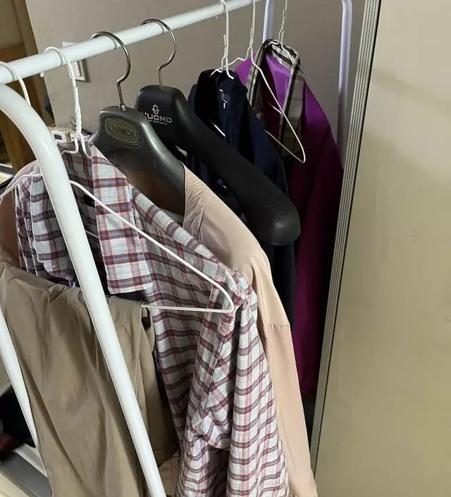 [네이버브랜드스토어 리뷰] 거실에 일상복 걸어두는 용으로 사용하는데 
