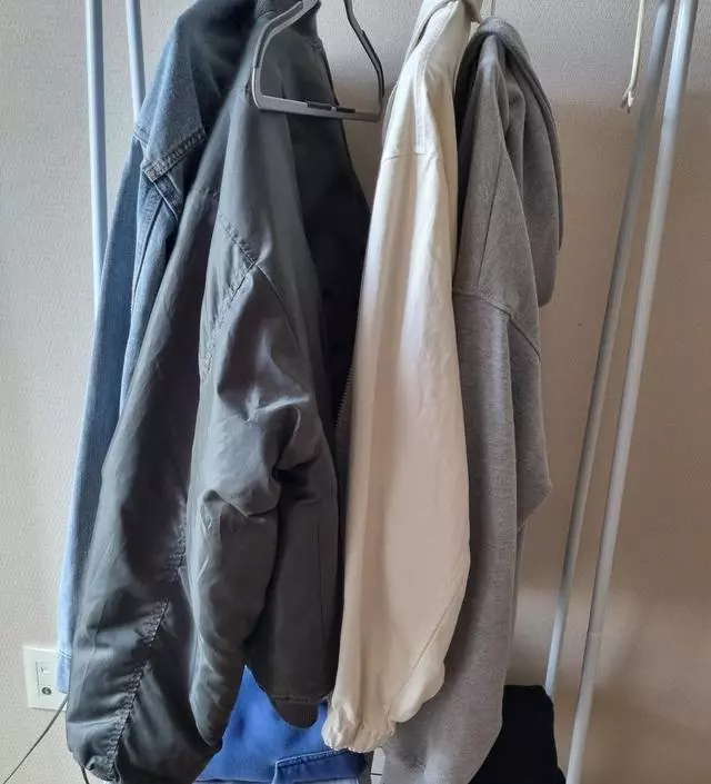 [네이버브랜드스토어 리뷰] 수납도 많이되고 좋아요 입었던 옷들을 정리하기도 좋고 공간 많이 차지하지 않아서 좋