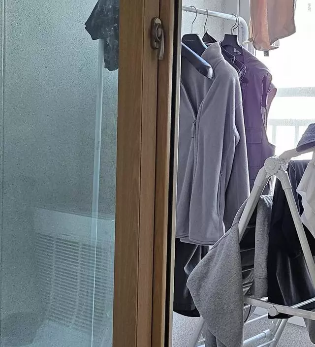 [네이버브랜드스토어 리뷰] 베란다에 건조된옷 바로 걸어사용하니 너무 편합니다