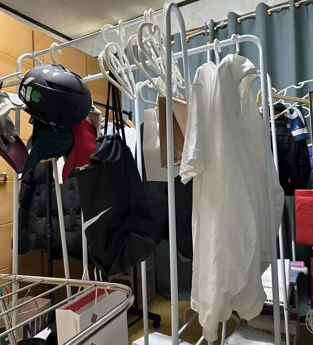 [네이버브랜드스토어 리뷰] 조립도 쉽고 선반처럼 물건을 놓을 수 있는
