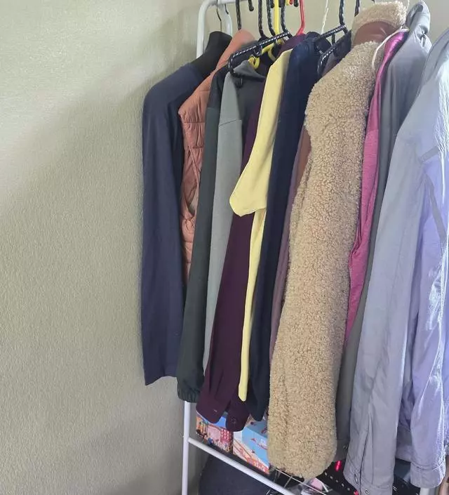 [네이버브랜드스토어 리뷰] 이것저것 많이 걸어도 꽤 튼튼하고 아래 선반이 있어서 유용합니다!!