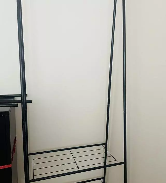 [네이버브랜드스토어 리뷰] 조립이쉬워요 간단하게 외투 가방정도 두기괜찮을듯해요 중간에 파이프끼리끼운부분이 