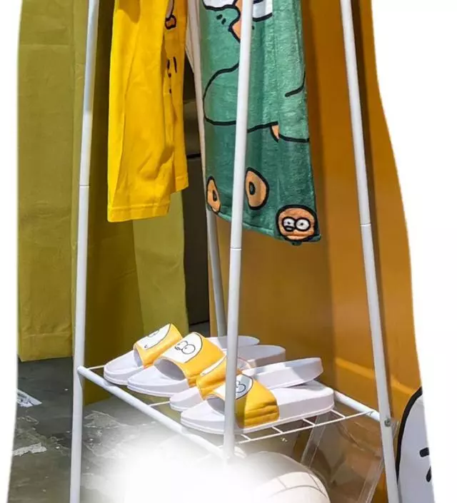 [네이버브랜드스토어 리뷰] 조립은 간단했으며 생각보다 견고하진 않지만 가격대비 좋아요!! 선반 그냥 들면 윗쪽과