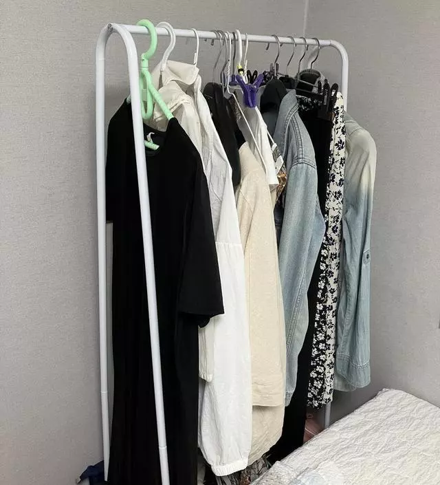 [네이버브랜드스토어 리뷰] 조립하기 간단한 편입니다. 프레임 두께가 얇아서 좀 걱정했는데 조립 마치고 보니 튼튼