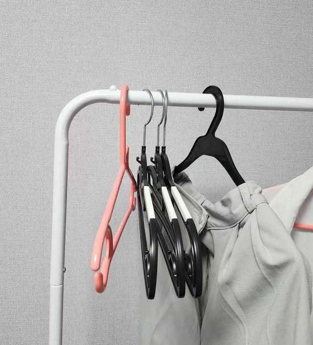 [네이버브랜드스토어 리뷰] 공간차지도 많이 안하면서 옷 걸어두기 편해요