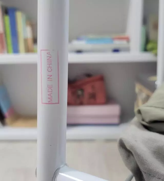 [네이버브랜드스토어 리뷰] 손님방에 깔끔한 행거가 있으면 좋겠다싶어 주문했어요! 평이 좋아 주문했는데, 조립도