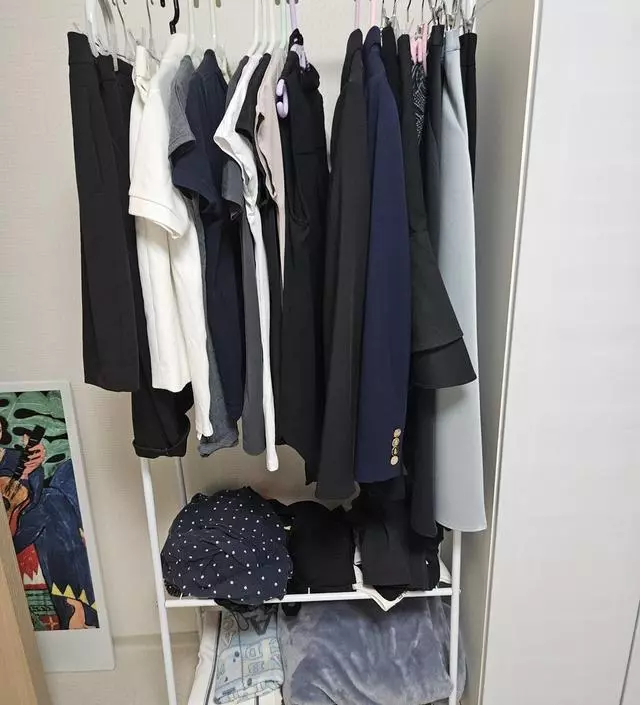 [네이버브랜드스토어 리뷰] 좁은장소에 놓을 행거필요햇는데..
