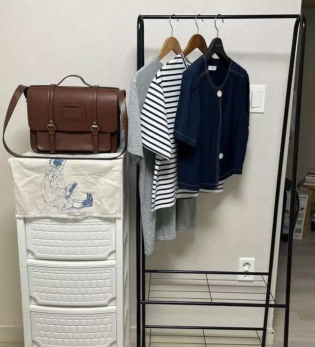 [네이버브랜드스토어 리뷰] 사이즈가 아담해서 좁은 방에 좋아요