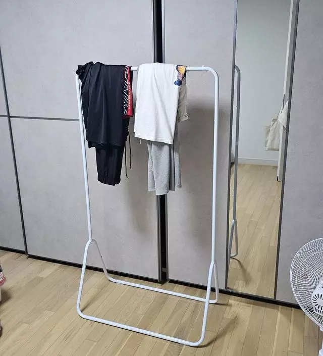 [네이버브랜드스토어 리뷰] 심플하고 외출시 간단한 옷정리하면 될거같아요.