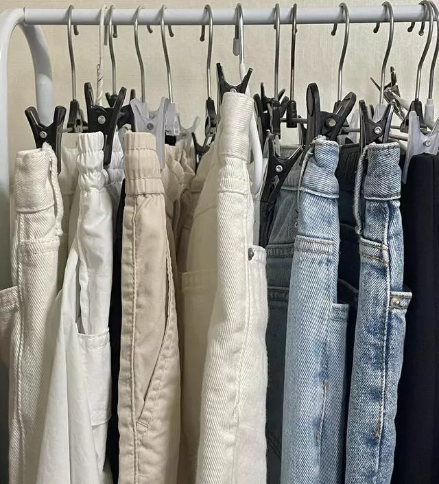 [네이버브랜드스토어 리뷰] 바지만 따로 걸려고 구매했는데 완전 200퍼센트 만족이에요! 저희 언니도 본가 와서 보