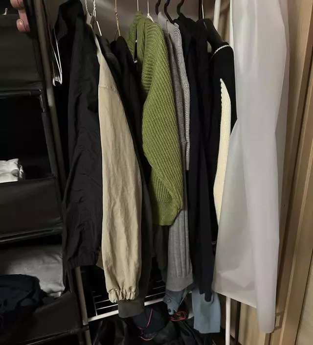 [네이버브랜드스토어 리뷰] 혼자사는 집에 진찌 필수 조립도쉽고 가벼워서 이동도 좋고 옷도 많이걸려요!!