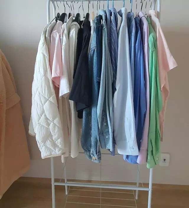 [네이버브랜드스토어 리뷰] 아주 튼튼하다고는 못하겠는데요  이정도면 괜찮네요  생각보다 옷  많이  걸리고   하