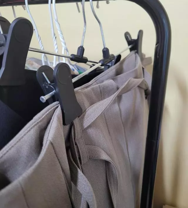 [네이버브랜드스토어 리뷰] 그동안 바지 걸이가 충분하지 않아 고민하다  저렴 간단  행거 찾았는데 조립도 쉽고  