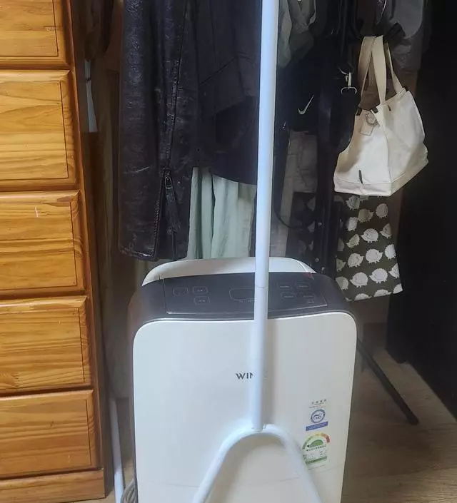 [네이버브랜드스토어 리뷰] 아주아주 저렴한 가격에 구입한 행거라생각했는데 조립하던 지인이 아주 비싸게 산것 같