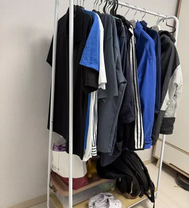 [네이버브랜드스토어 리뷰] 드레스룸이 좁아서 작은방에 간단하기 자주입는 옷 위주로 사용하려고 구매를 했는데 수