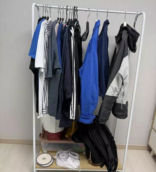 [네이버브랜드스토어 리뷰] 드레스룸이 좁아서 작은방에 간단하기 자주입는 옷 위주로 사용하려고 구매를 했는데 수