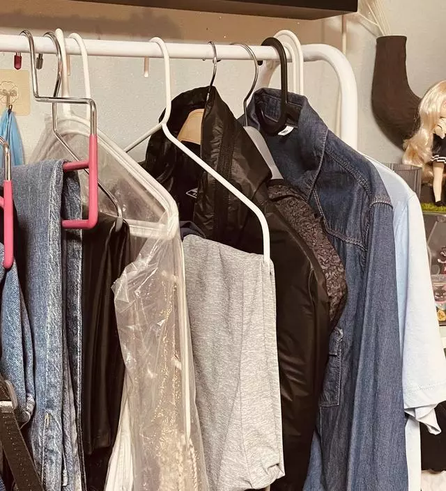 [네이버브랜드스토어 리뷰] 사용중인 행거가 기울어서 구입했는데 이전에 사용하던 것보다 수납공간이 더 정리하기