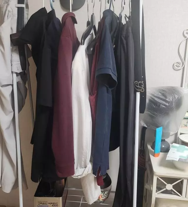 [네이버브랜드스토어 리뷰] 작은공간에 둘 옷걸이 필요하던차에
