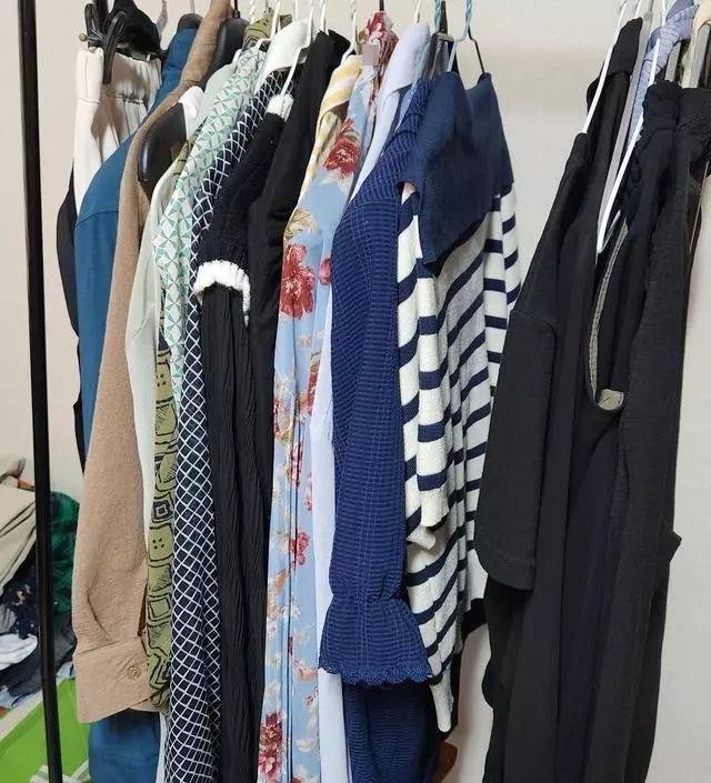 [네이버브랜드스토어 리뷰] 작은사이즈가 저의 방에는 딱 맞는듯해요
