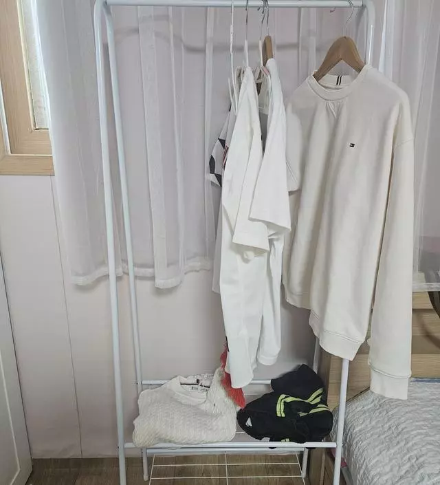 [네이버브랜드스토어 리뷰] 간단하게 옷걸기 딱이네요