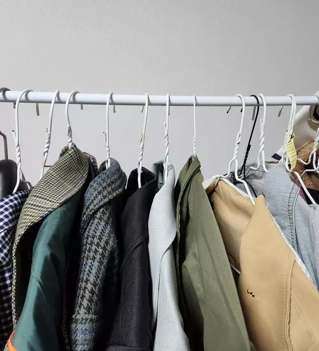 [네이버브랜드스토어 리뷰] 당분간 엄마 집에 거주하면서 옷을 둘 곳이 마땅찮았는데, 이 행거는 부담없는 가격에 