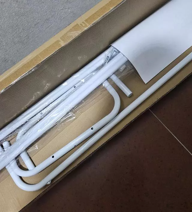 [네이버브랜드스토어 리뷰] 조립할 때 조금 허술하다고 느꼈어요 할인할 때 사서 다행...그리고 조립하고 볼트 조일