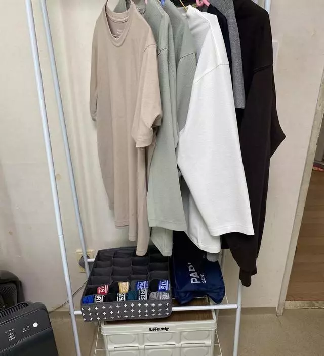 [네이버브랜드스토어 리뷰] 생각보다 튼튼하고  필요한만큼 수납가능하고 심플해서 좋아요 감사합니다~^^