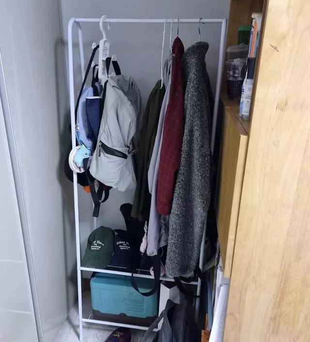 [네이버브랜드스토어 리뷰] 조립 쉬운데 내구성은 조금 아쉽네요 수평도 안맞아서 좀 아쉬워요 그래도짜투리 공간에