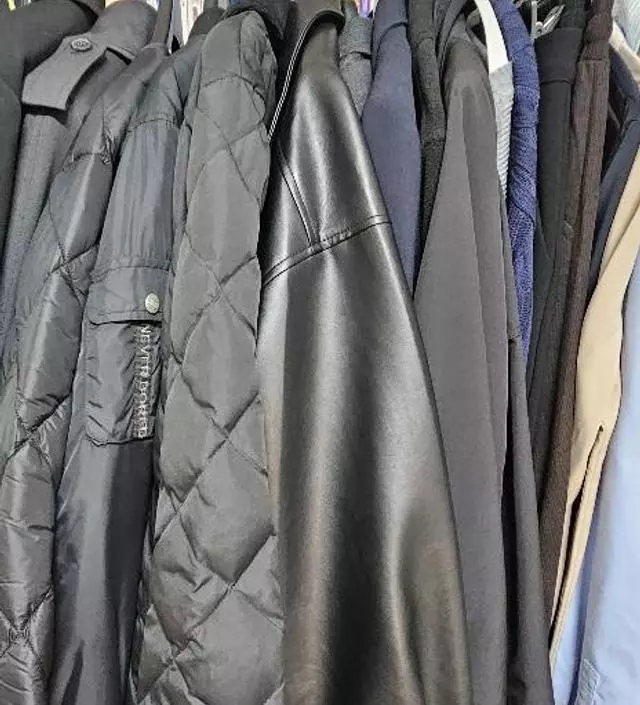 [네이버브랜드스토어 리뷰] 조립은 어렵지 않은데 조금 흔들리는 건 있어요. 그냥 저렴한 가격에 세컨용으로 사용하