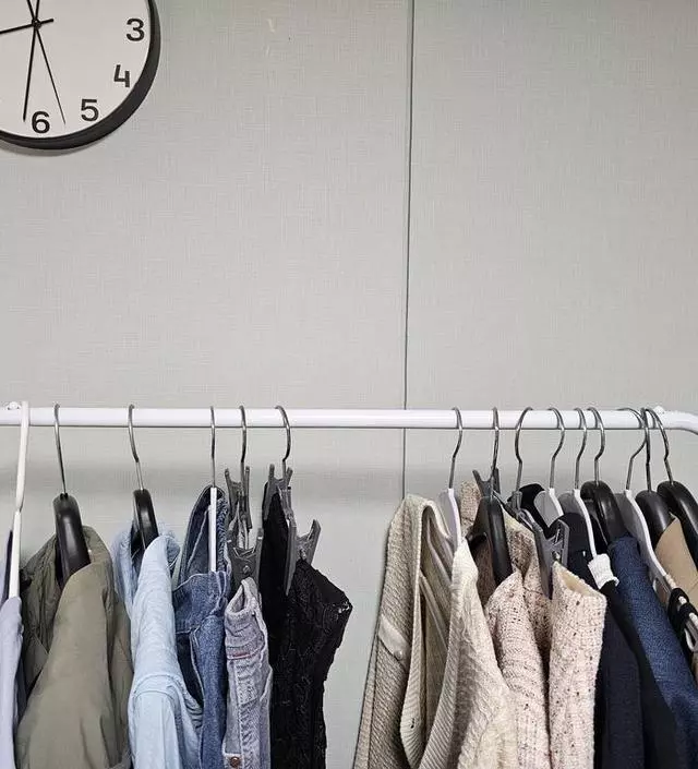 [네이버브랜드스토어 리뷰] 이사하고 옷장 배송 전에 급하게 필요해서 주문했는데, 조립도 간편하고, 단순하지만 견