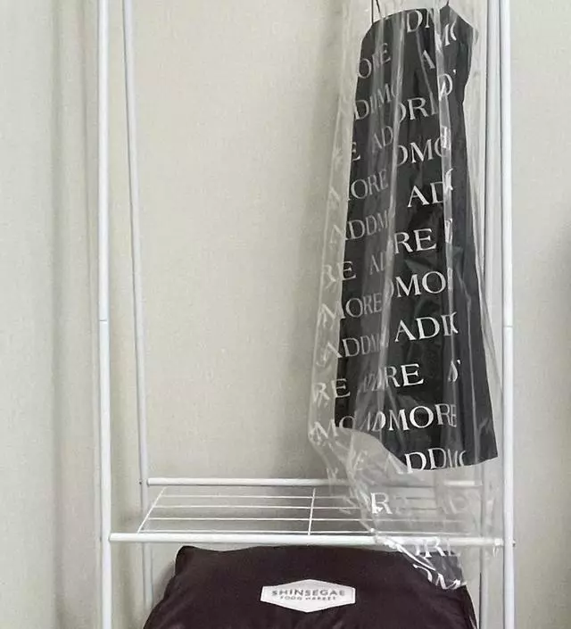 [네이버브랜드스토어 리뷰] 좁은 방에도 컴팩트하게 사용할 수 있어서 마음에 들어요. 수납공간이 생각보다 튼튼해