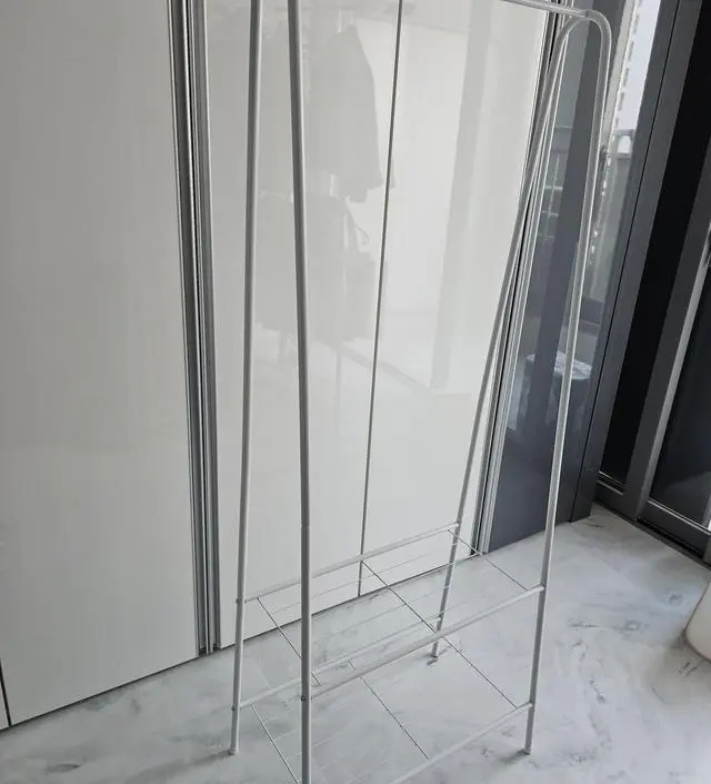 [네이버브랜드스토어 리뷰] 붙박이장 설치를 했는데 옷 방의 색이 어우러졌으면 하는 마음에 이것저것 찾아봤더니 