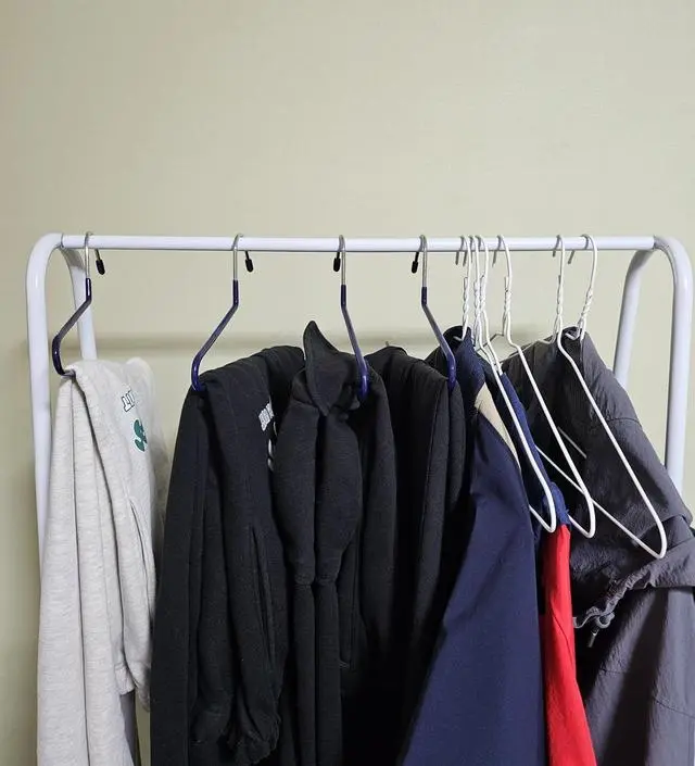 [네이버브랜드스토어 리뷰] 생각했던거랑 비슷해요. 작은방에 침대와 붙박이장 사이에 놓으려고 샀어요. 80센티짜리