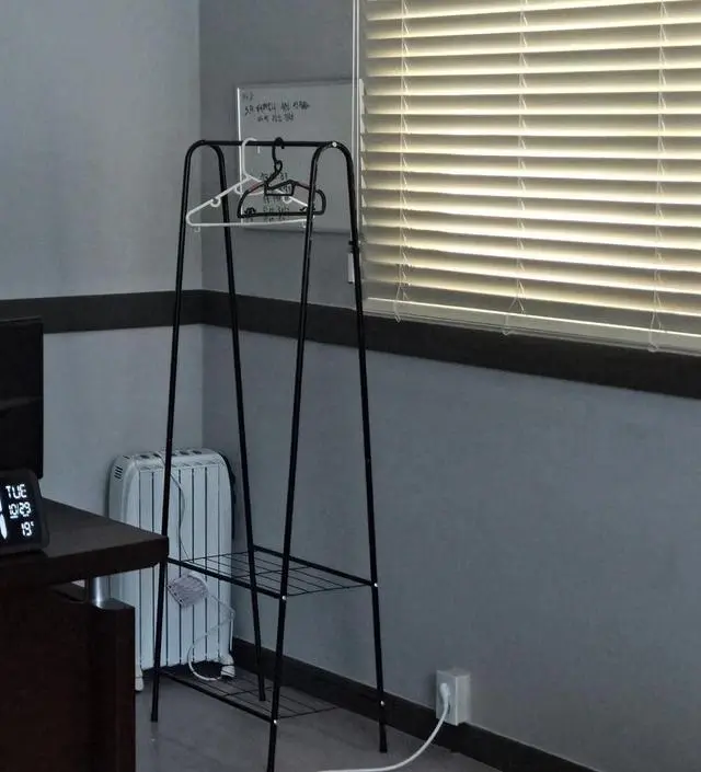 [네이버브랜드스토어 리뷰] 회사에서 간단한 옷 걸으려고 샀습니다 
