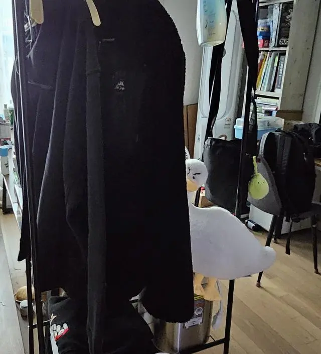 [네이버브랜드스토어 리뷰] 사이즈가 딱입니다. 아이 학교 갔다오면 걸수 있는 행거가 필요했는데 아주 딱입니다.