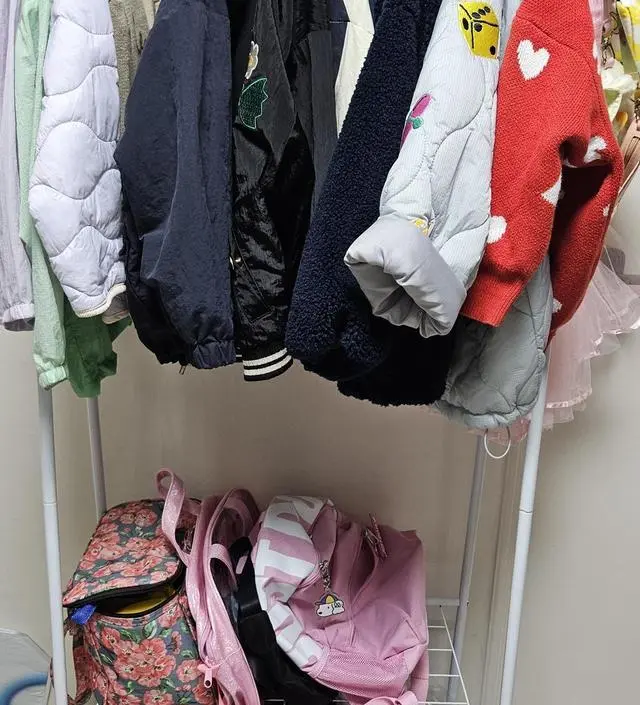 [네이버브랜드스토어 리뷰] 외출 후 입었던 외투, 가방 둘 목적으로 샀는데
