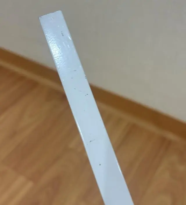 [네이버브랜드스토어 리뷰] 기스 나 있는 부분들이 많았지만 반품하기 귀찮아서 그냥 사용했어요..생각보다 견고하