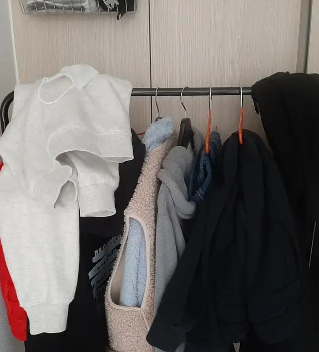 [네이버브랜드스토어 리뷰] 외투용으로 현관에 두고 쓰고 있어요
