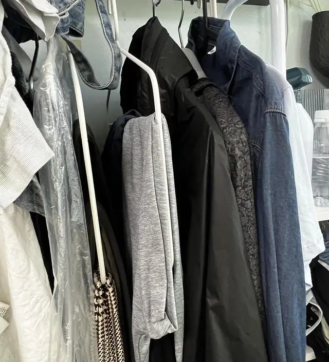 [네이버브랜드스토어 리뷰] 한달사용리뷰. 나름 튼튼하게 잘 사용중입니다 이전에 사용한 행거는 다리구조가 불안정