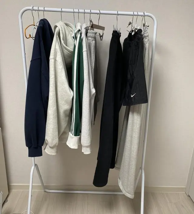 [네이버브랜드스토어 리뷰] 이사오면서 겨울 외투를 입고 농에 바로 넣으려니 좀 그래서 구매했는데 편하고 괜찮네