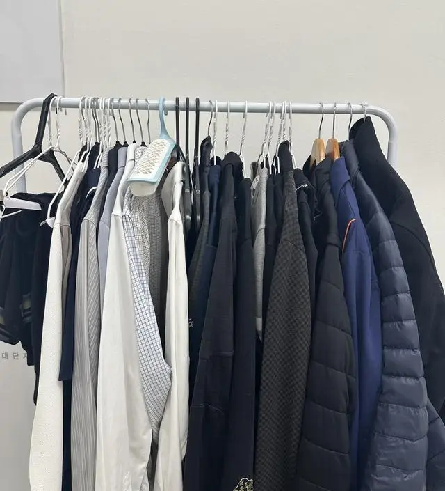 [네이버브랜드스토어 리뷰] 계절에 따라 뚜꺼운 옷을 많이 걸었는데 튼튼하게 문제없이 쓸수 있는거 같아요
