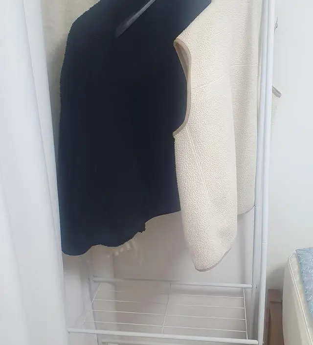 [네이버브랜드스토어 리뷰] 틈사이 넣기 딱 좋아요 외투만 걸어 쓰고있어요