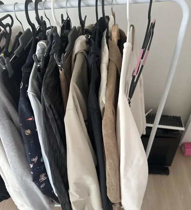 [네이버브랜드스토어 리뷰] 무거운 옷은 비추하구요 가벼운건 걸기 좋아요