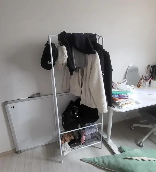 [네이버브랜드스토어 리뷰] 당일도착에 놀라움 가지며 설치... 딸아이 지저분하던방이 말끔해졌네요.
